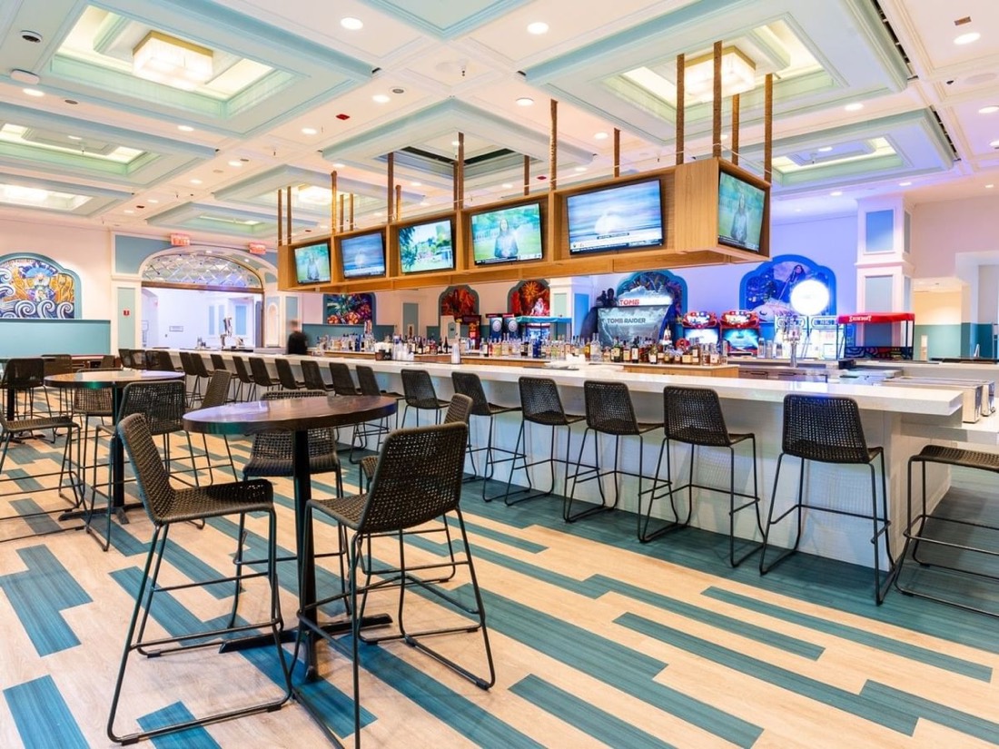 Island Bar with adjacent waterpark